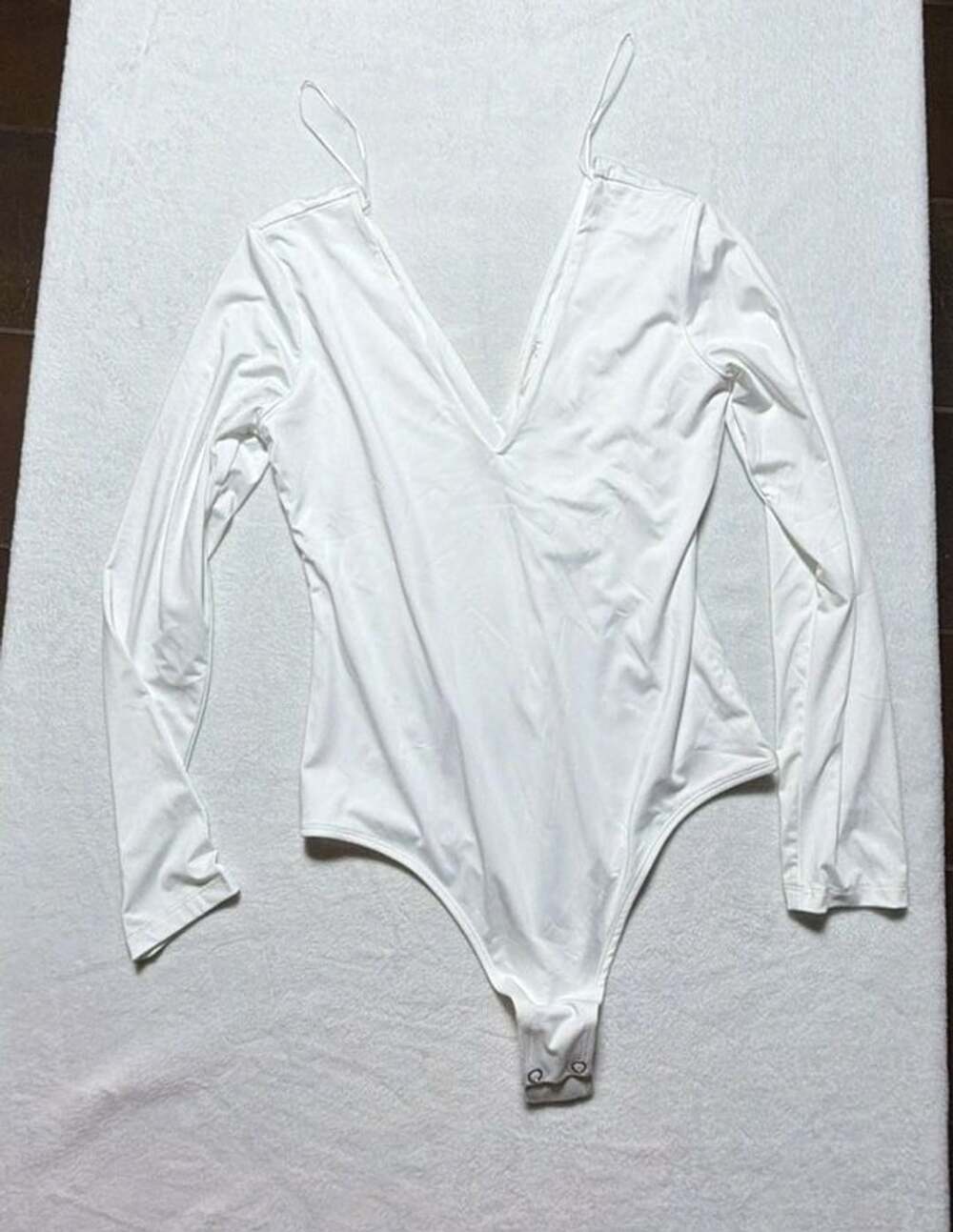 GB Plunge V-neck Long Sleeve Bodysuit White Size M